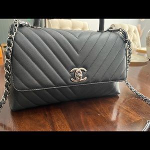 Chanel medium chevron black coco handle